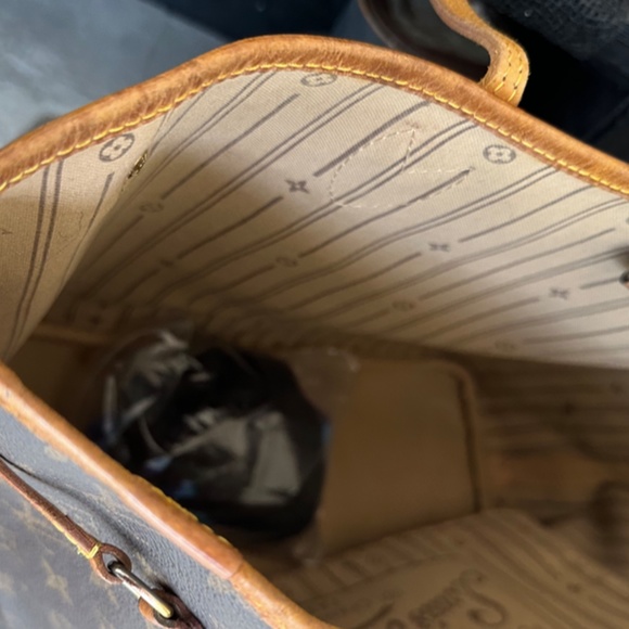 LOUIS VUITTON Monogram Neverfull PM Tote Bag - Picture 8 of 14